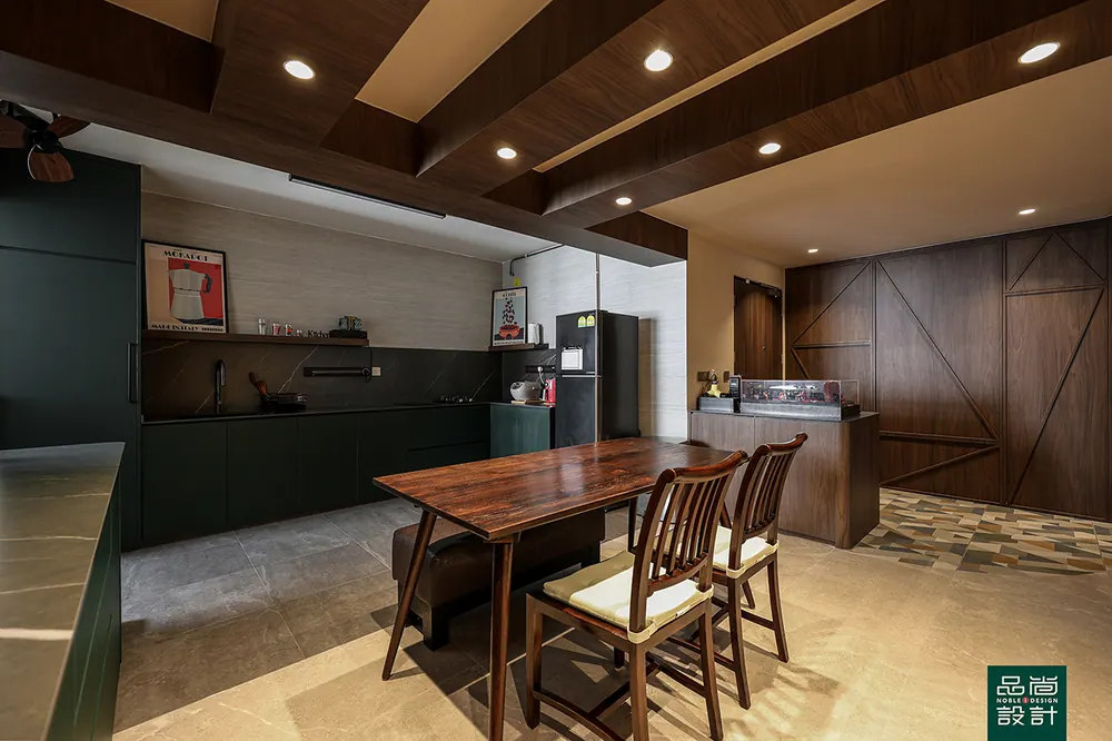 Point Crown 4-room — interior by Noble Interior Design