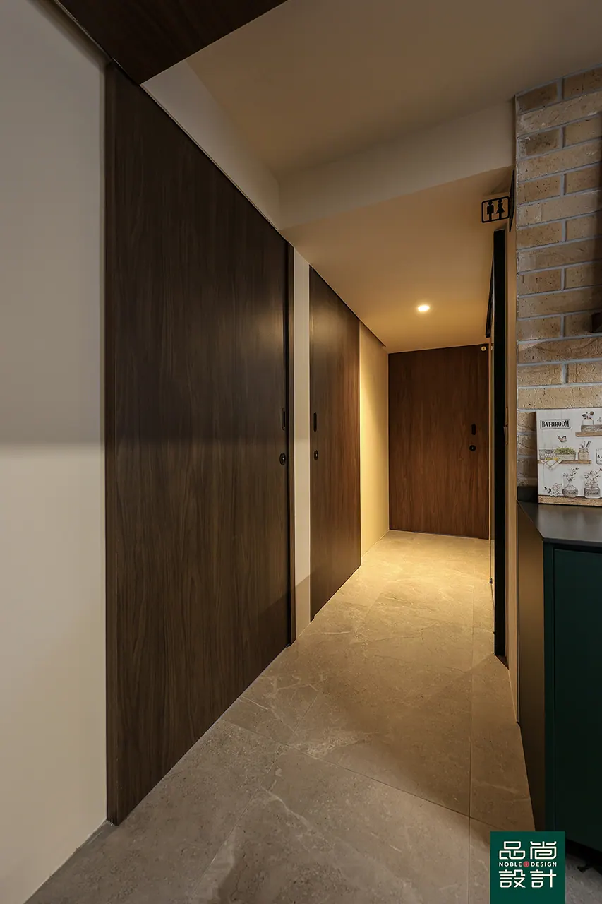 Point Crown 4-room — interior by Noble Interior Design (25 of 40)