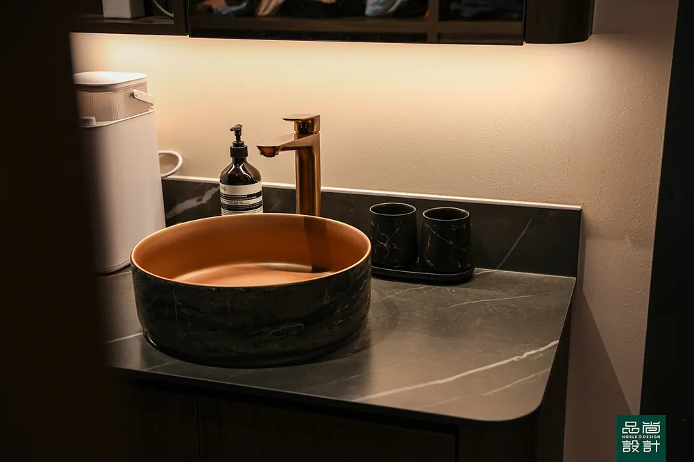 Point Crown 4-room — interior by Noble Interior Design (34 of 40)