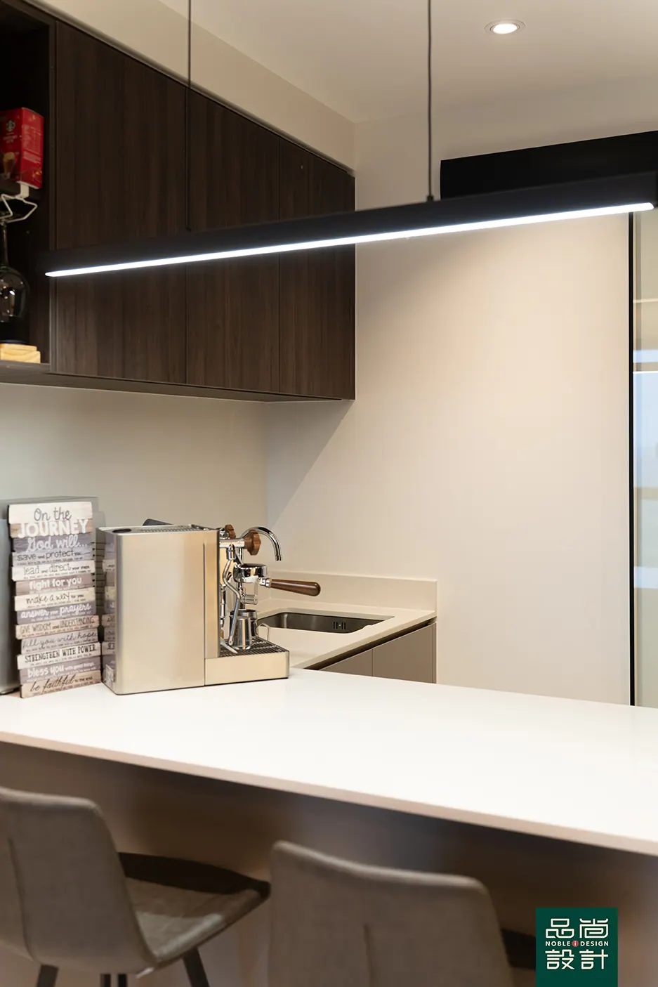 Riverfront Residences 4 Bedroom — interior by Noble Interior Design