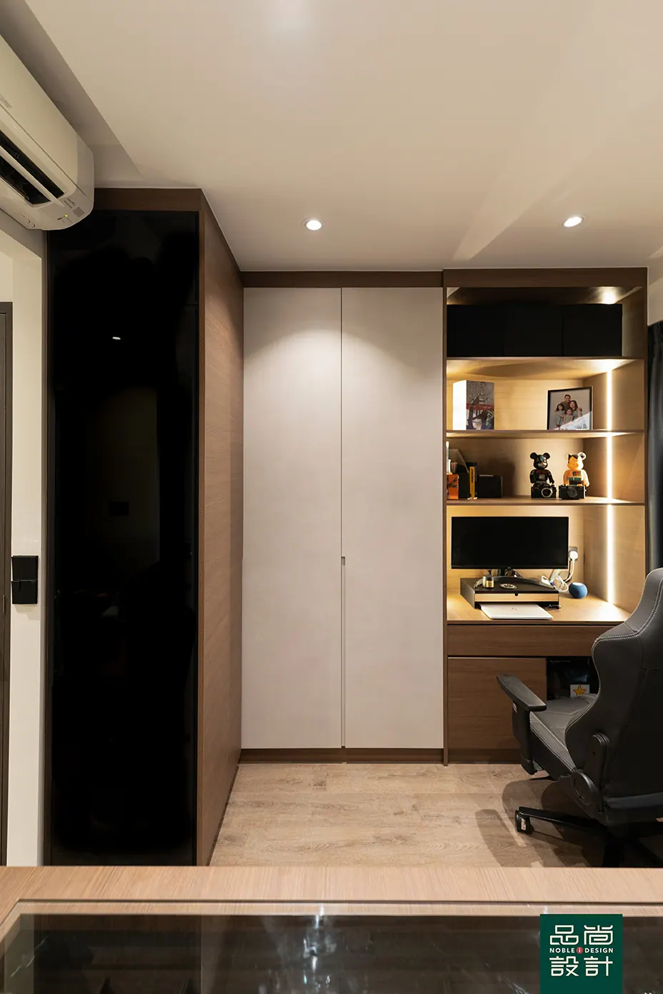 Riverfront Residences 4 Bedroom — interior by Noble Interior Design