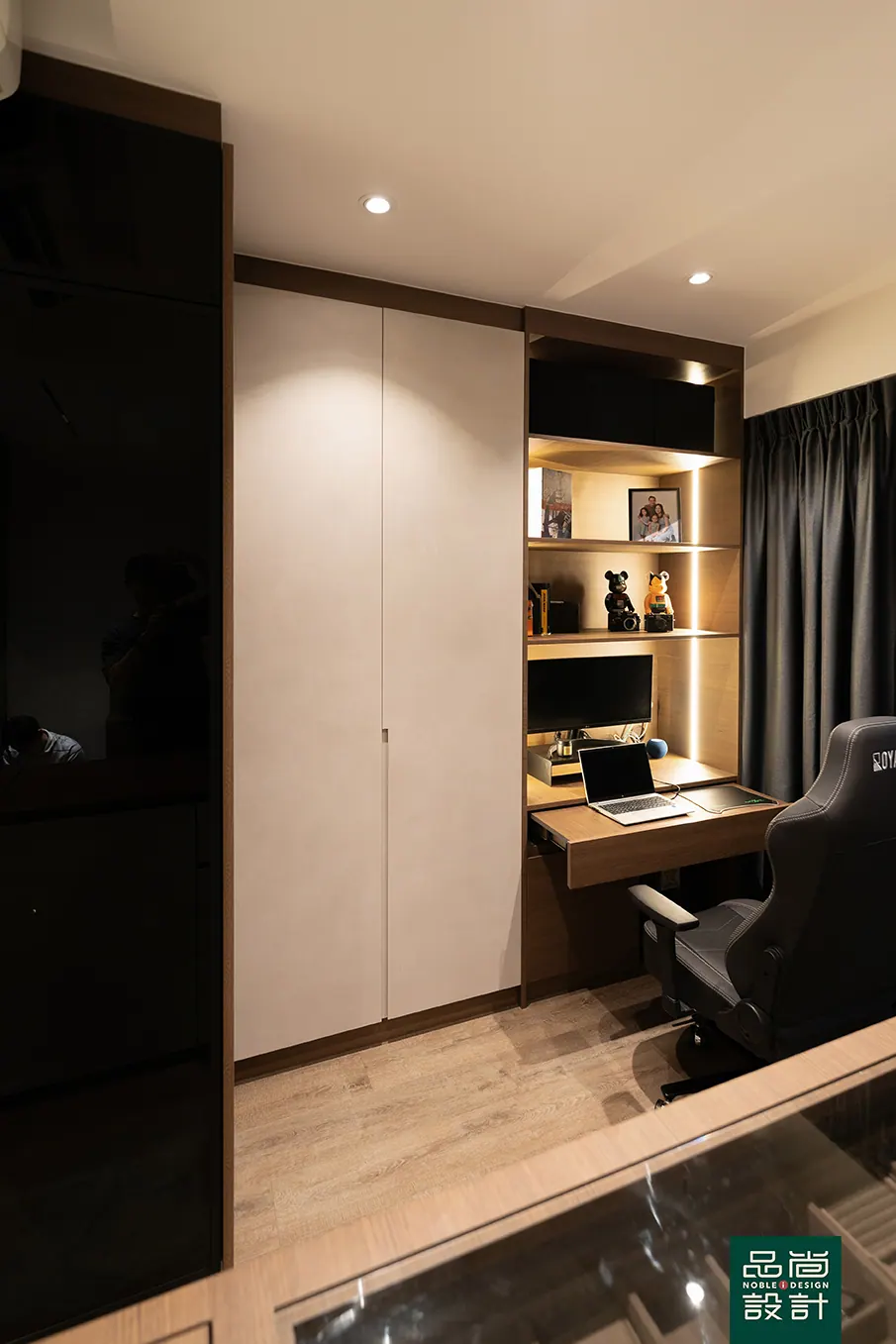 Riverfront Residences 4 Bedroom — interior by Noble Interior Design