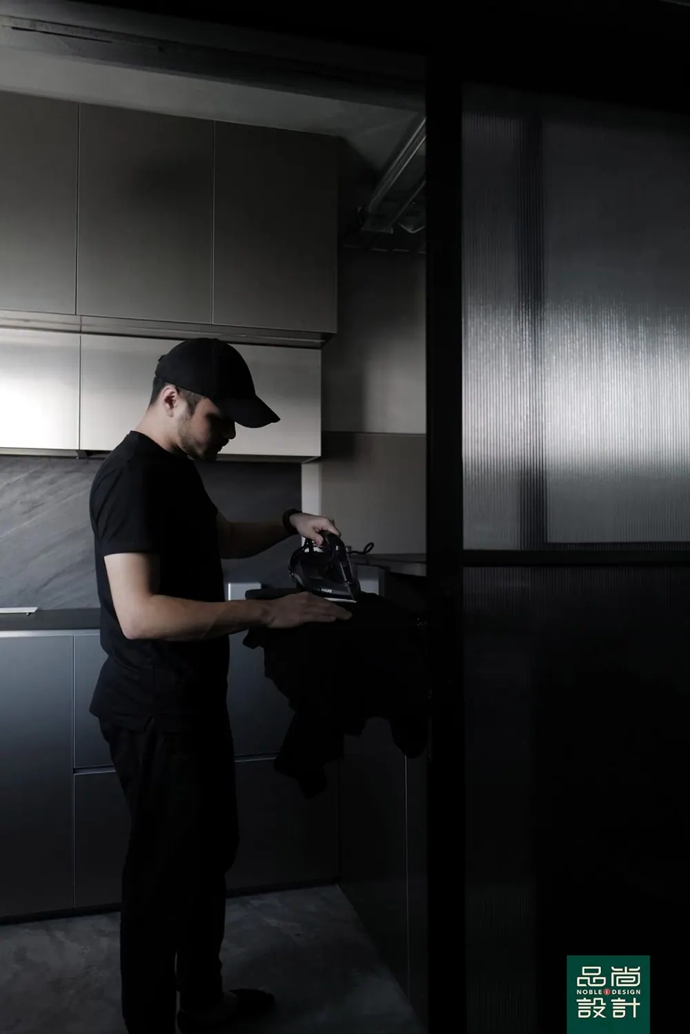 Modern Industrial Themed Bachelor Pad，品尚设计完工项目（第 21 张，共 31 张）
