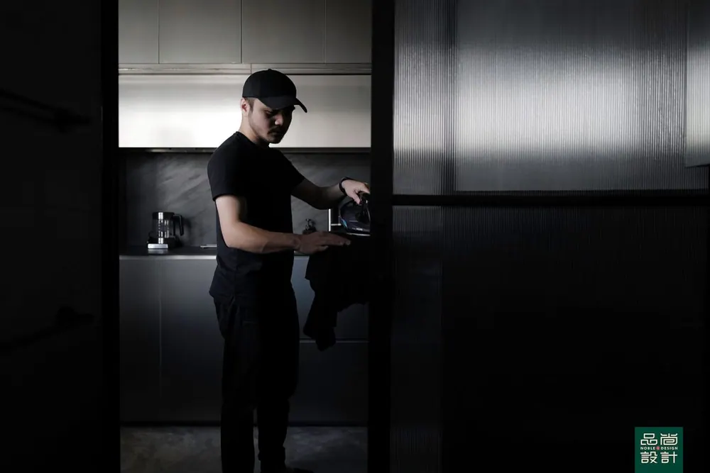 Modern Industrial Themed Bachelor Pad，品尚设计完工项目（第 19 张，共 31 张）