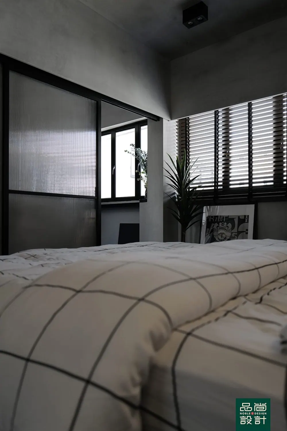 Modern Industrial Themed Bachelor Pad，品尚设计完工项目（第 26 张，共 31 张）