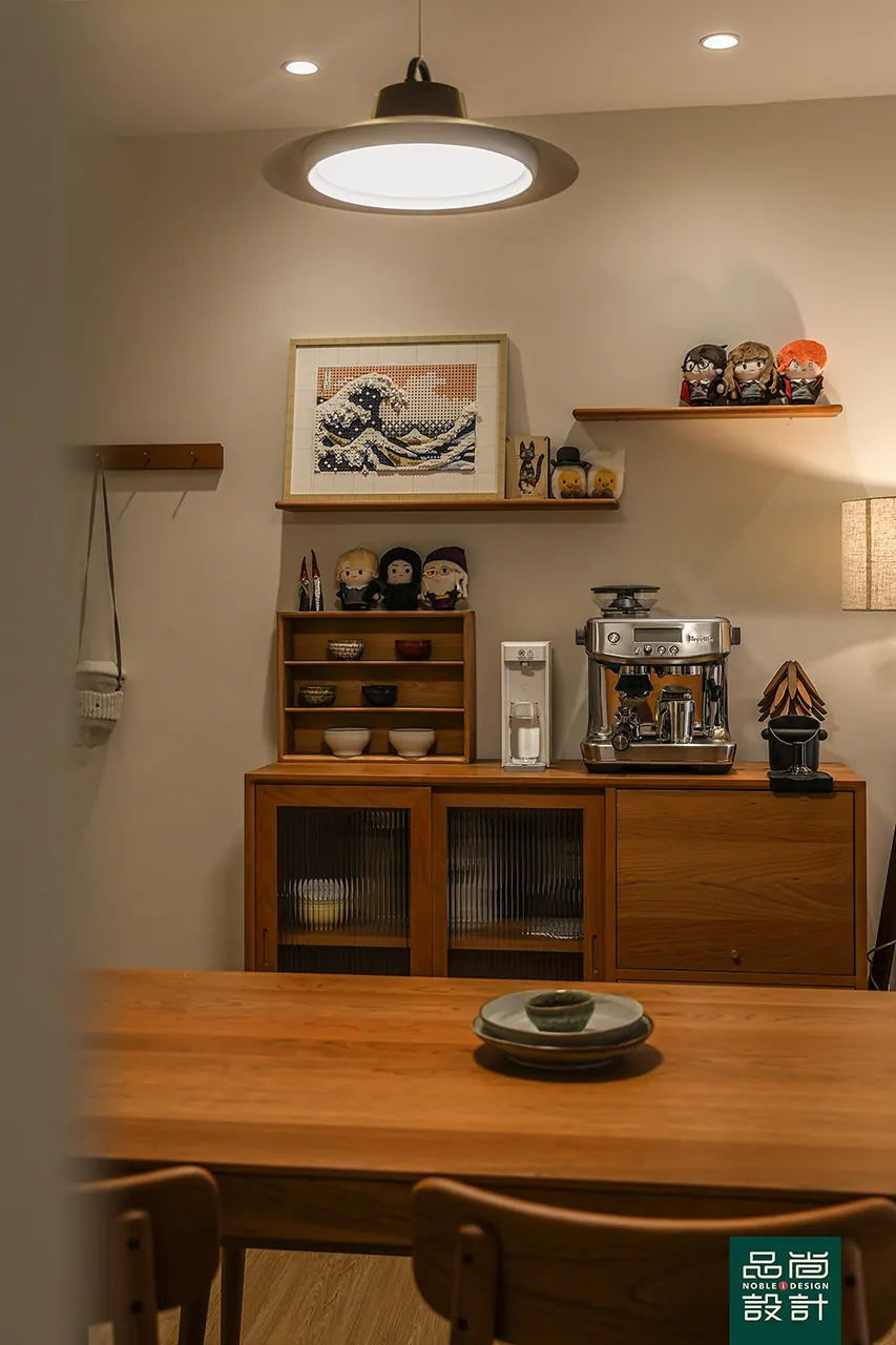 Trivelis 4-room — interior by Noble Interior Design