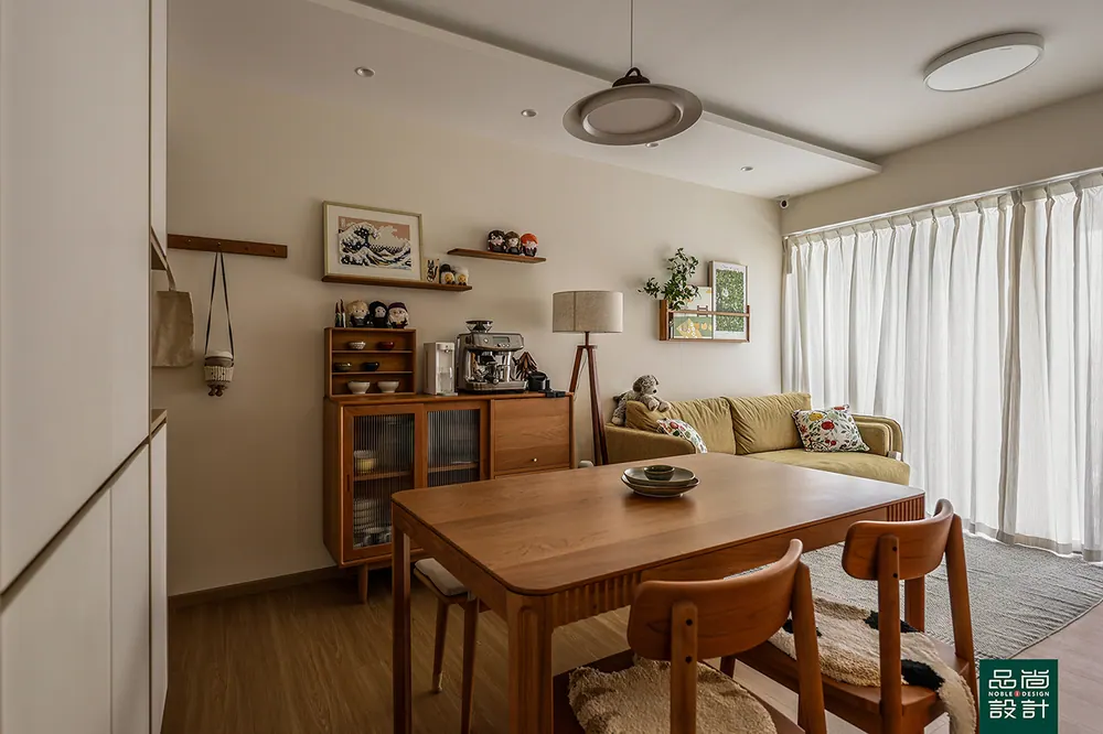 Trivelis 4-room — interior by Noble Interior Design