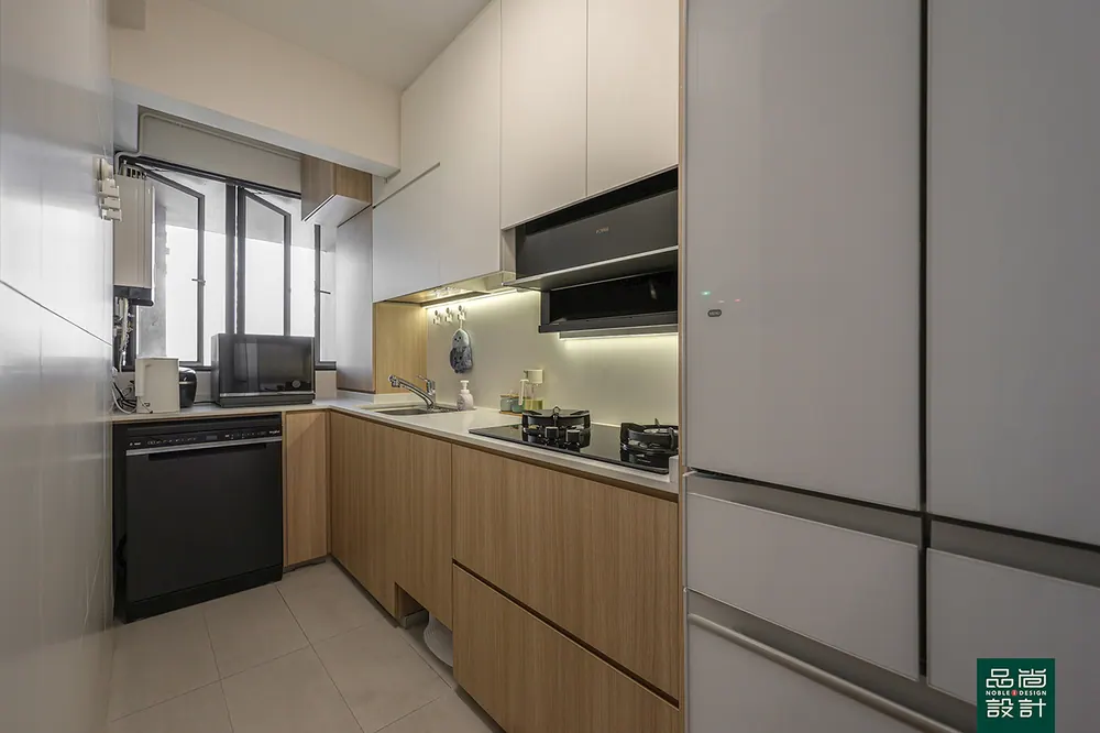Trivelis 4-room — interior by Noble Interior Design
