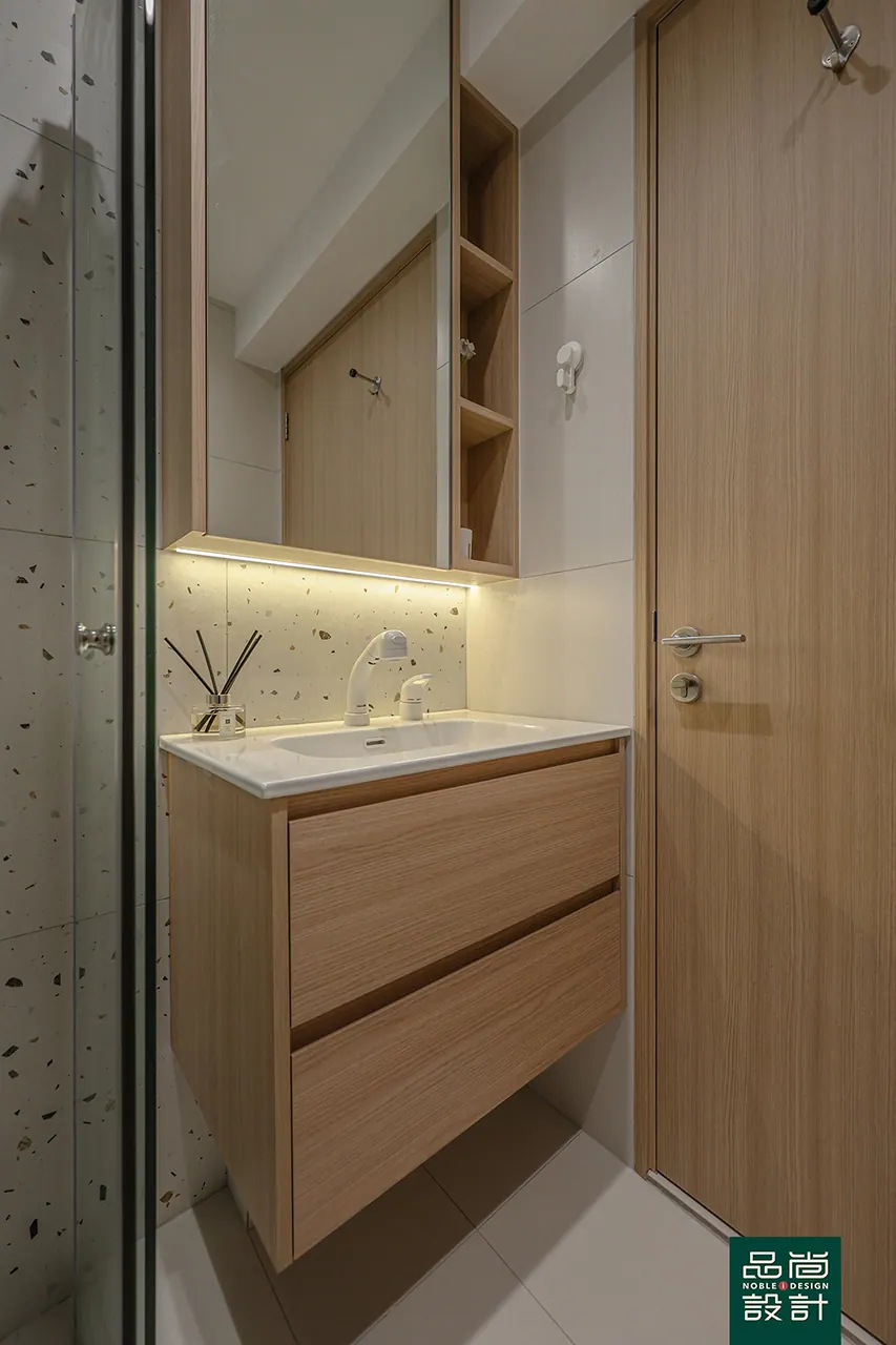 Trivelis 4-room — interior by Noble Interior Design