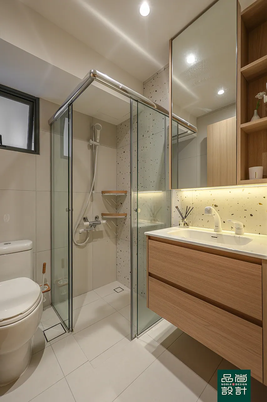 Trivelis 4-room — interior by Noble Interior Design