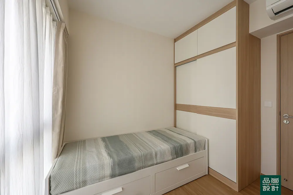 Trivelis 4-room — interior by Noble Interior Design