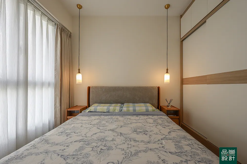 Trivelis 4-room — interior by Noble Interior Design