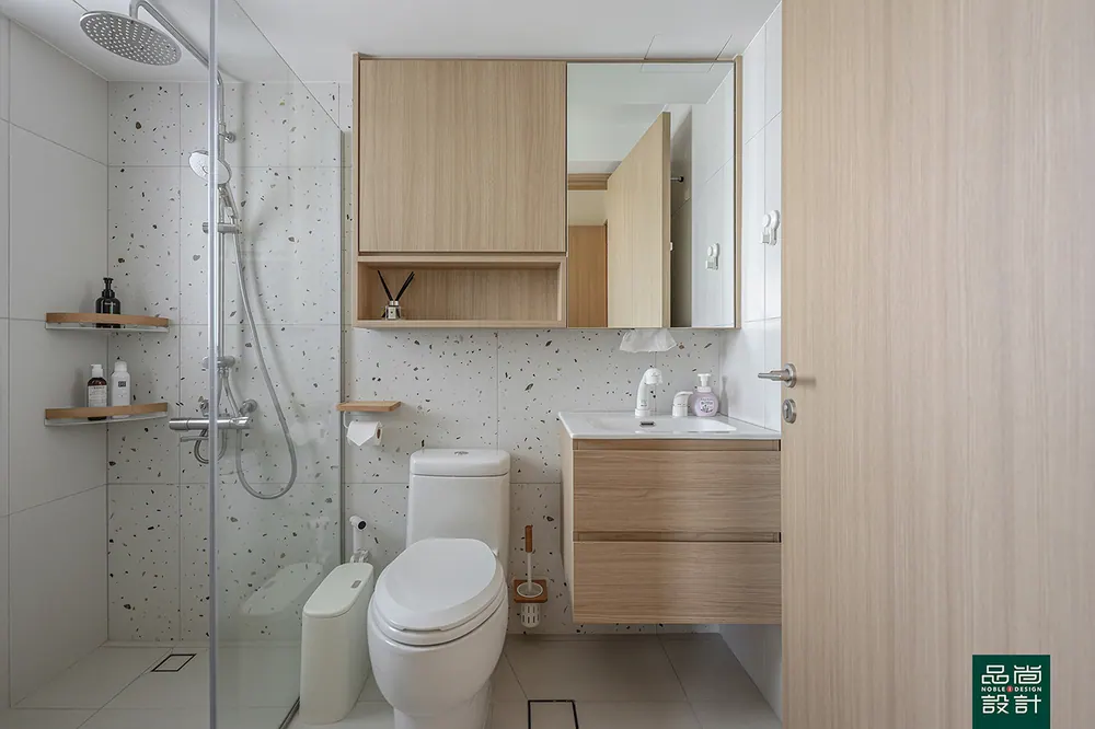 Trivelis 4-room — interior by Noble Interior Design