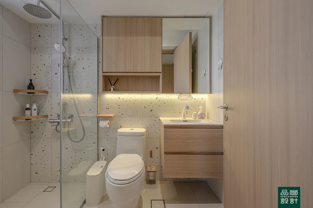 Trivelis 4-room — interior by Noble Interior Design