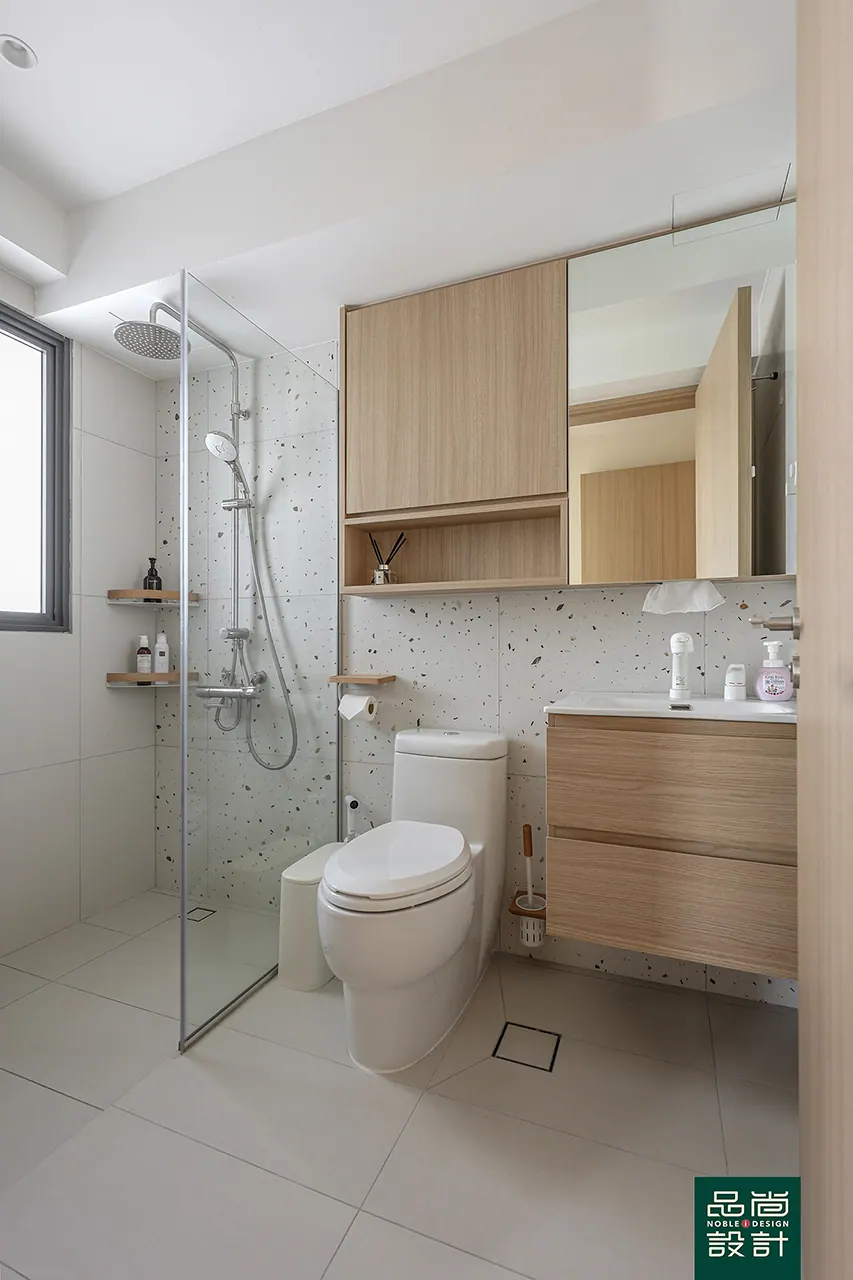Trivelis 4-room — interior by Noble Interior Design