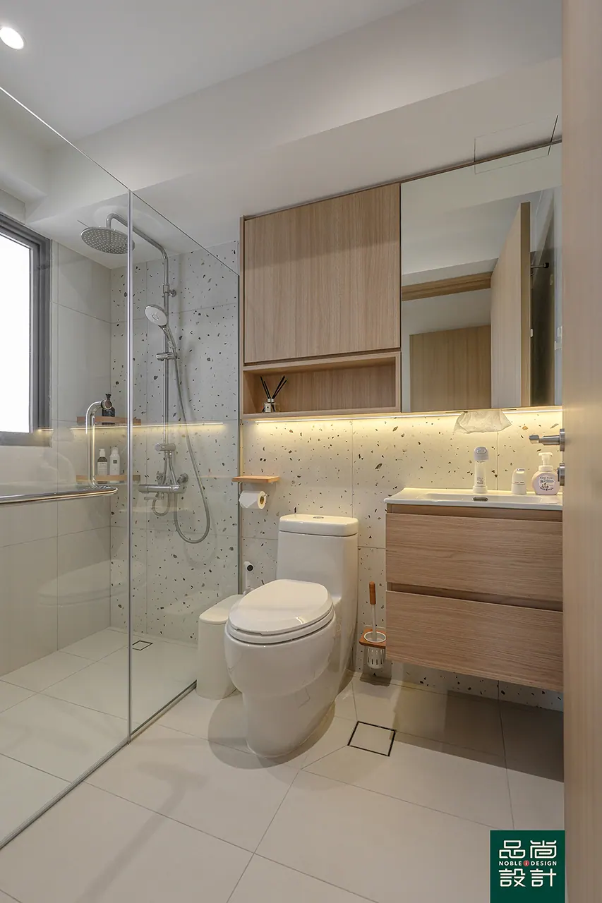 Trivelis 4-room — interior by Noble Interior Design