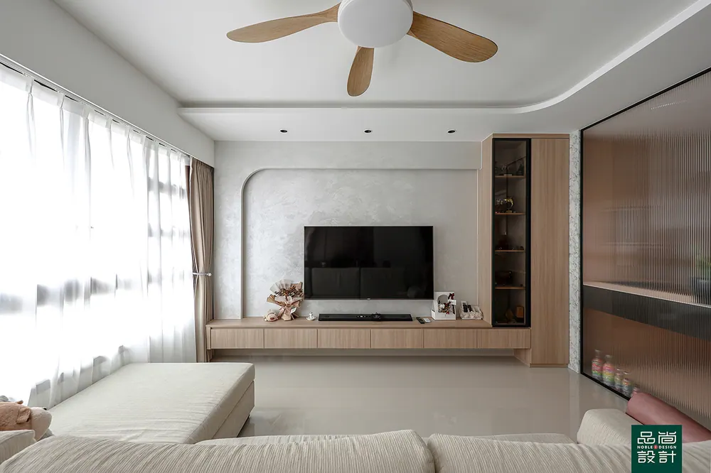 West Coast Parkview 5-room — interior by Noble Interior Design