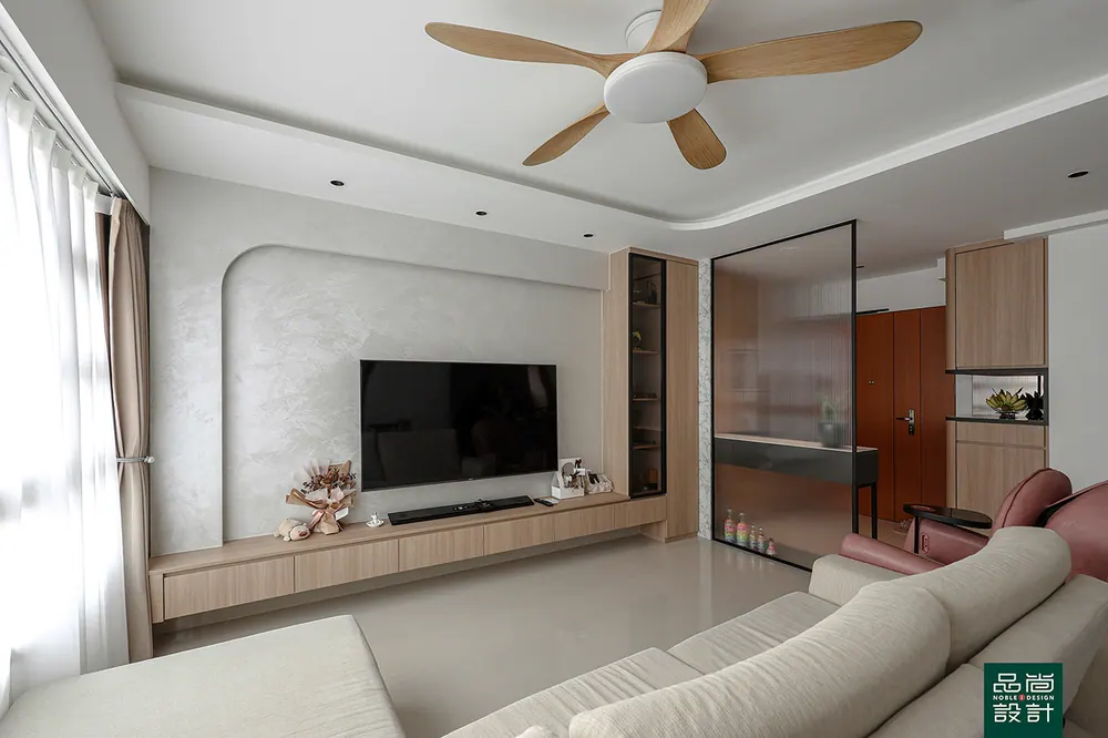 West Coast Parkview 5-room — interior by Noble Interior Design