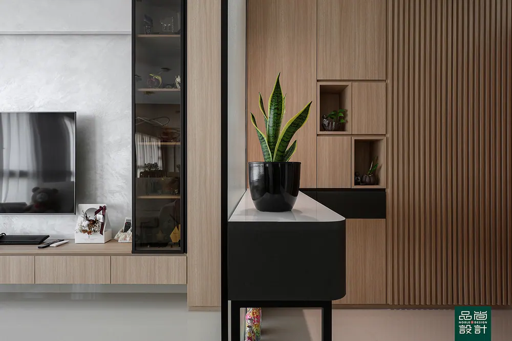 West Coast Parkview 5-room — interior by Noble Interior Design