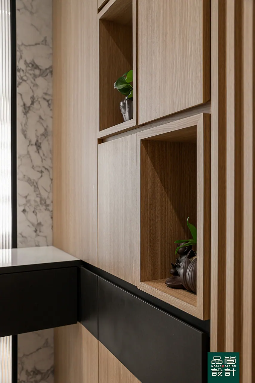 West Coast Parkview 5-room — interior by Noble Interior Design