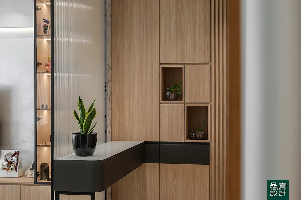 West Coast Parkview 5-room — interior by Noble Interior Design