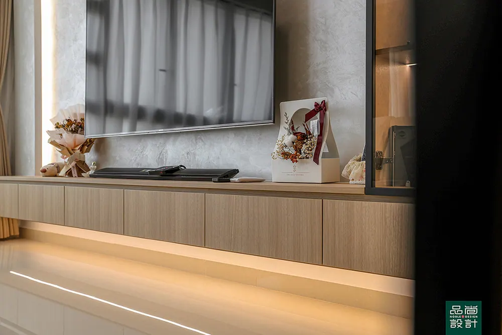 West Coast Parkview 5-room — interior by Noble Interior Design