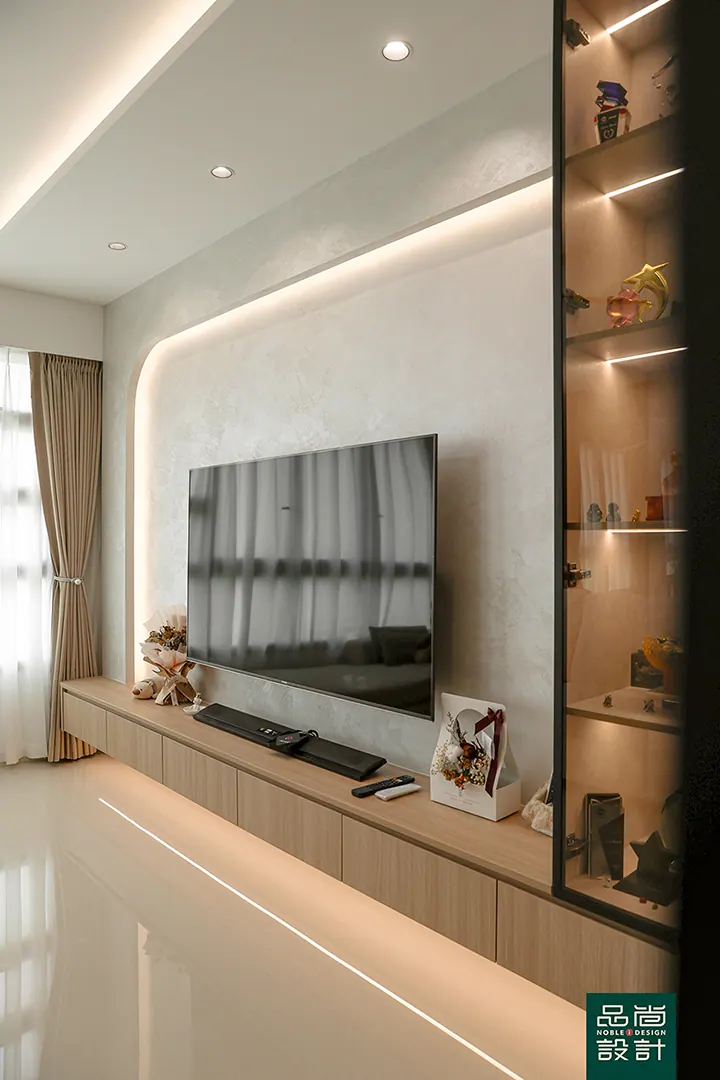 West Coast Parkview 5-room — interior by Noble Interior Design