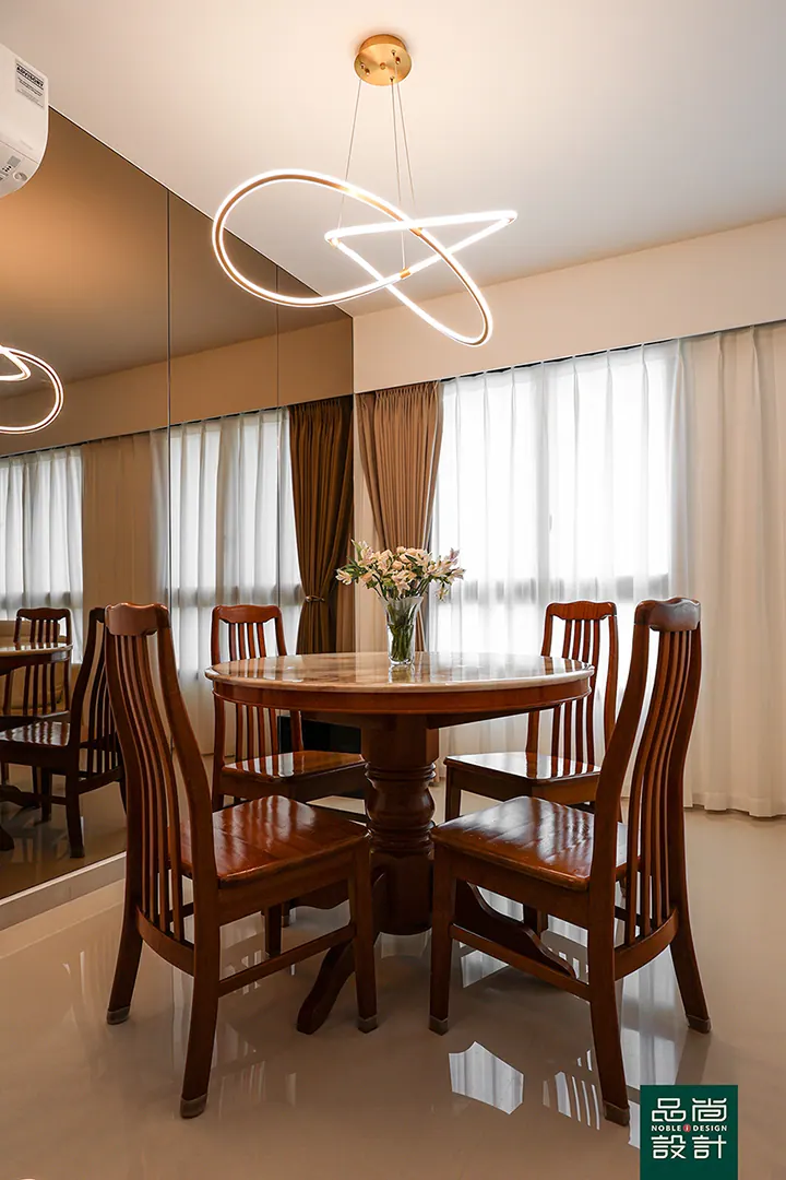 West Coast Parkview 5-room — interior by Noble Interior Design