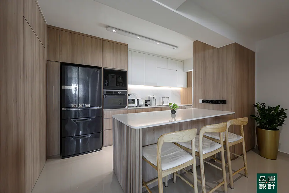 West Coast Parkview 5-room — interior by Noble Interior Design