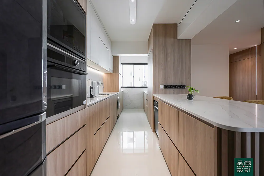 West Coast Parkview 5-room — interior by Noble Interior Design