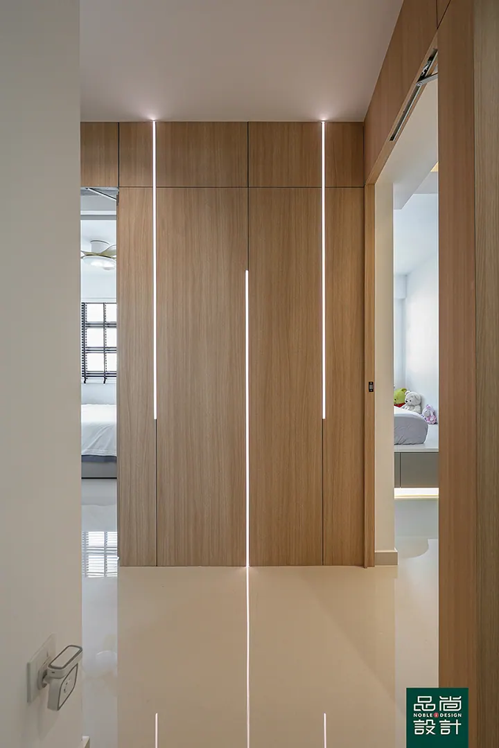 West Coast Parkview 5-room — interior by Noble Interior Design