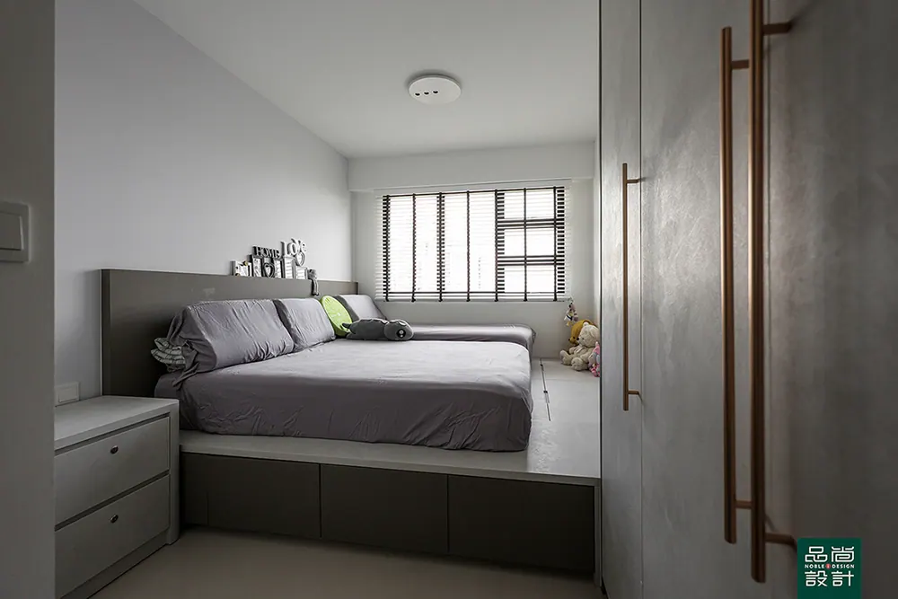 West Coast Parkview 5-room — interior by Noble Interior Design