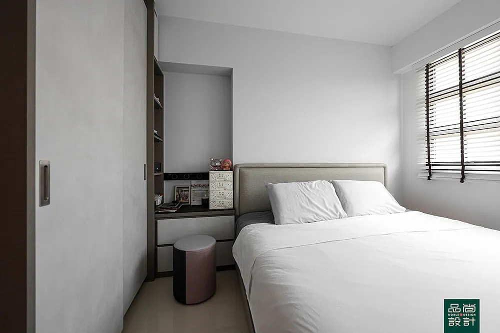 West Coast Parkview 5-room — interior by Noble Interior Design