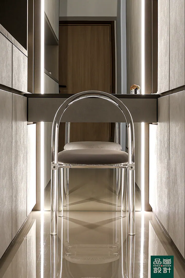 West Coast Parkview 5-room — interior by Noble Interior Design
