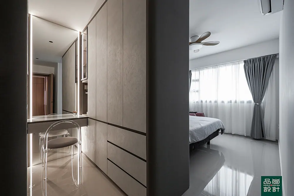 West Coast Parkview 5-room — interior by Noble Interior Design