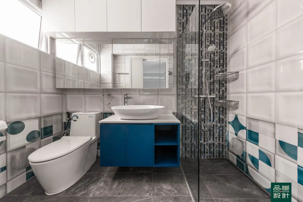 Bathroom in Pasir Ris 5-room — interior by Noble Interior Design