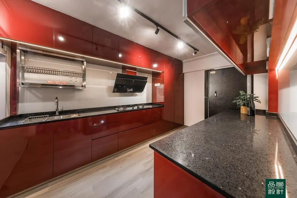 Kitchen in Pasir Ris 5-room — interior by Noble Interior Design
